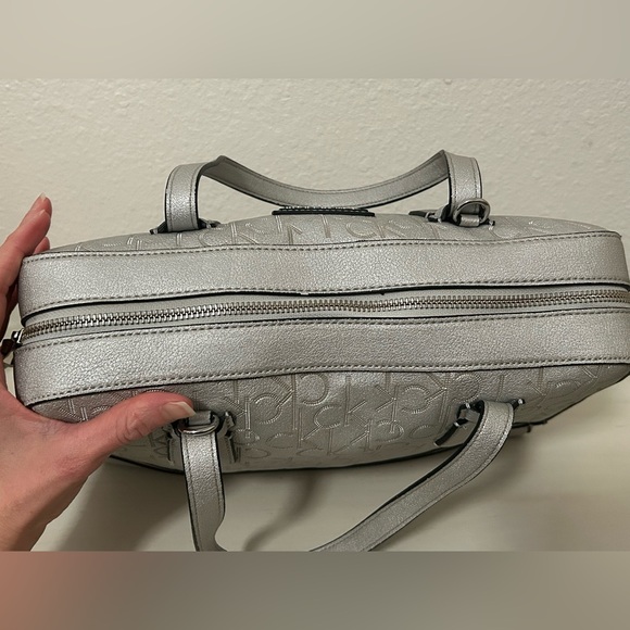 Calvin Klein Bag in Silver - Picture 3 of 13